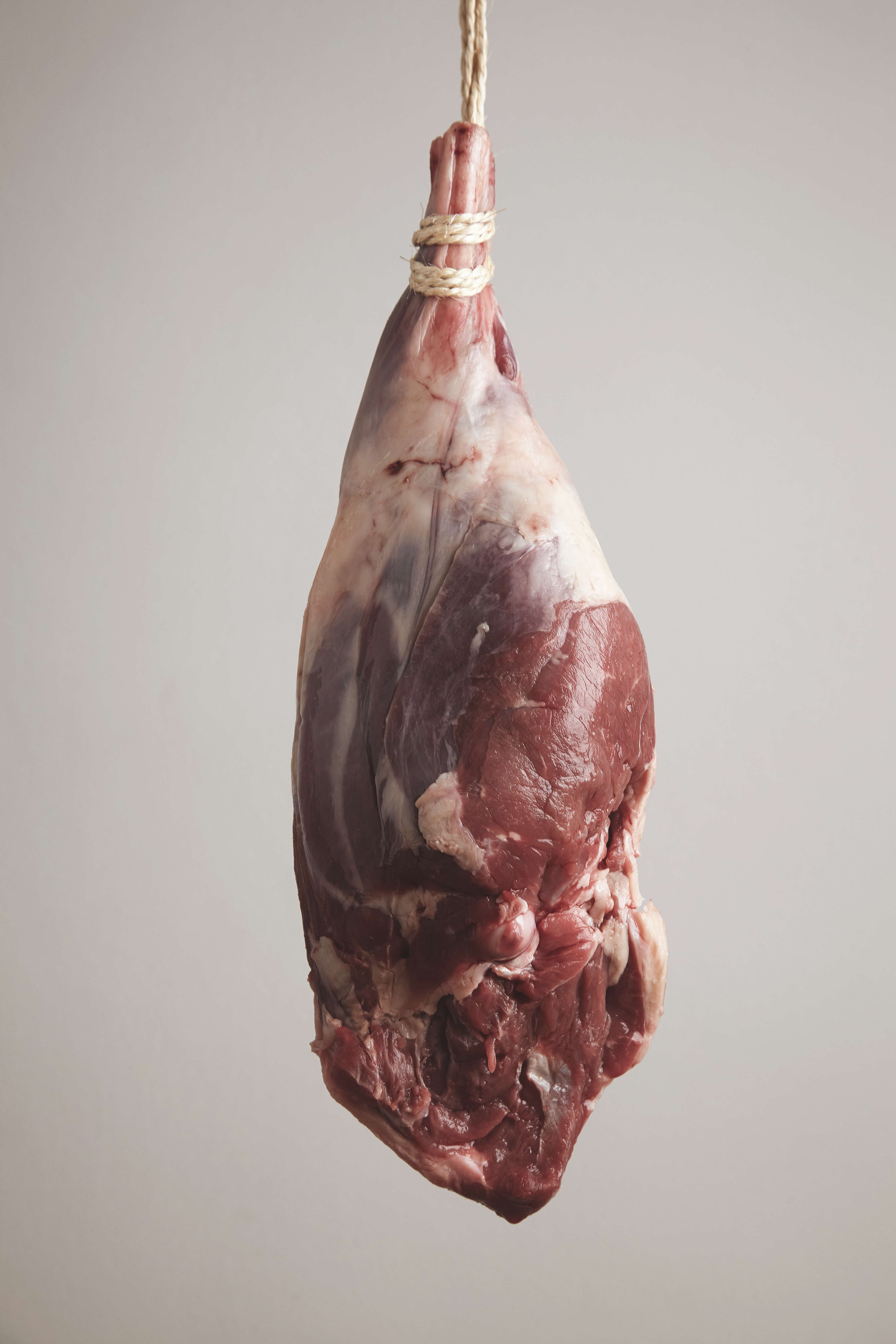 Gigot d'agneau d'Islande suspendu — viande fraîche Glomyra